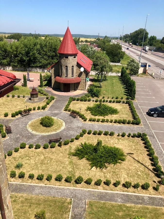 Мотel Vezha 363Kme40 Hotel Molodava Екстериор снимка